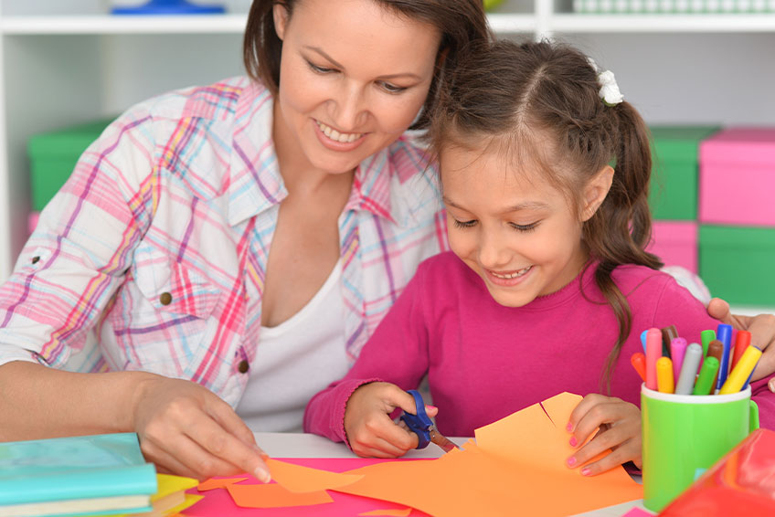 Tijeras y papel: grandes amigos del desarrollo de tus hijos